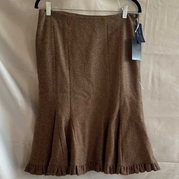 Ralph Lauren Dresses & Skirts - Ralph Lauren Trumpet skirt with Ruffle Hem